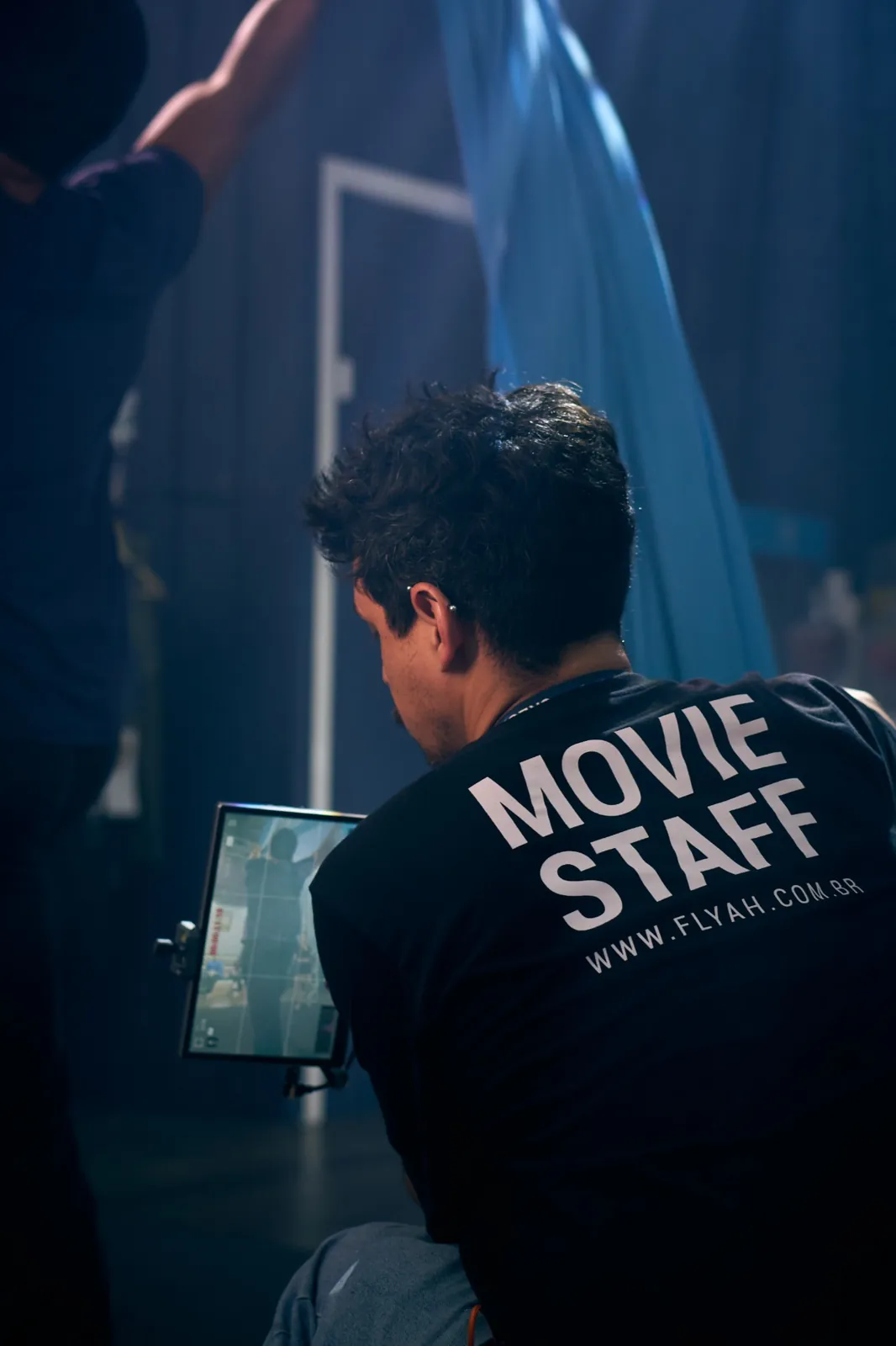 Equipe da Flyah acompanhando o palco pelo monitor